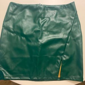 Windsor Dark Green Pleather Mini Skirt Size Medium